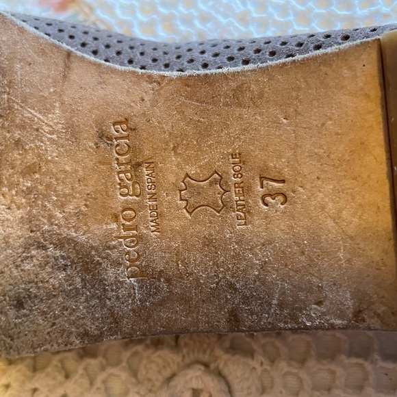 Pedro Garcia Yara flats. Soft cocoa color top - Picture 7 of 7